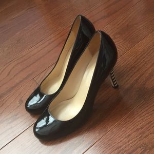 Kate Spade Karolina Black pump with stripe heel
